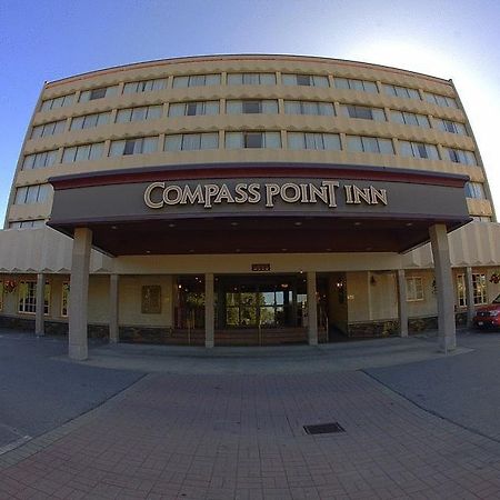 Compass Point Inn - Surrey Exterior photo