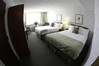 Compass Point Inn - Surrey Exterior photo